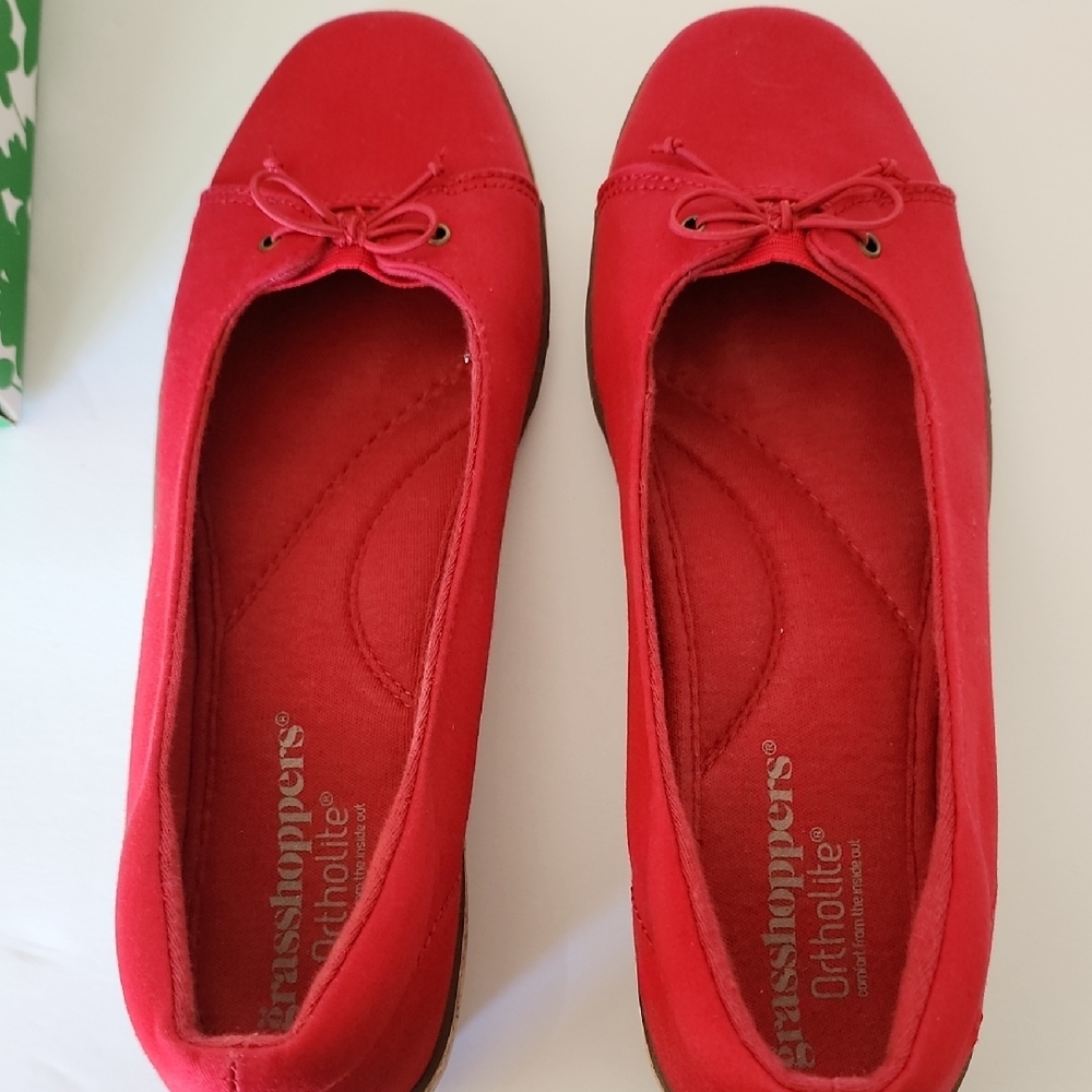 Grasshoppers Women's Red Ballet Flats